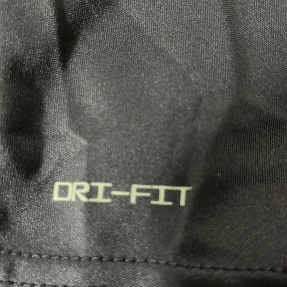 Nike - Picture 3 of 4